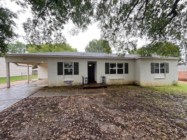 Primary Photo - Renovated 4 Bedroom 2 Bath Home for Rent!!