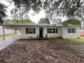 Building Photo - Renovated 4 Bedroom 2 Bath Home for Rent!!