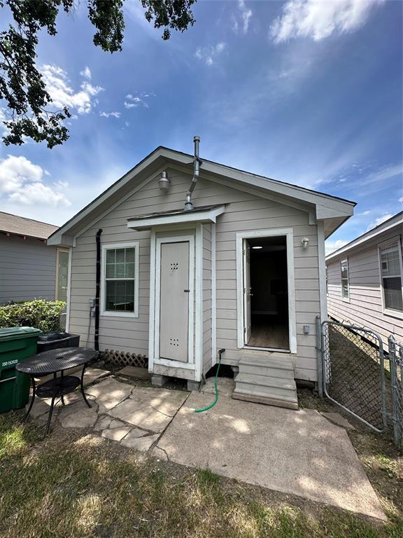 Building Photo - 6723 Avenue Q