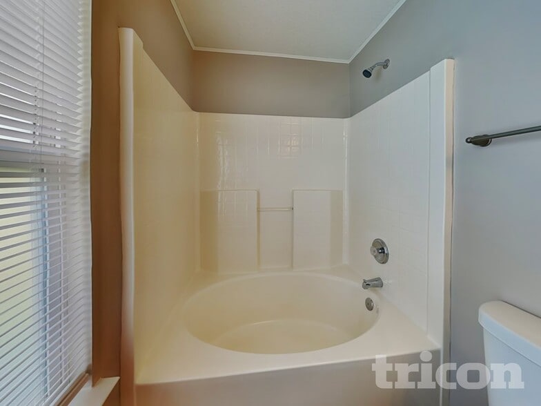 Building Photo - 186 English Hills Dr