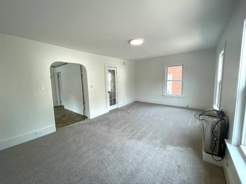 Building Photo - 184 Malletts Bay Ave