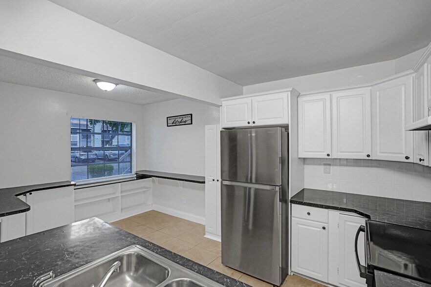Building Photo - 447 NE 210th Circle Ter