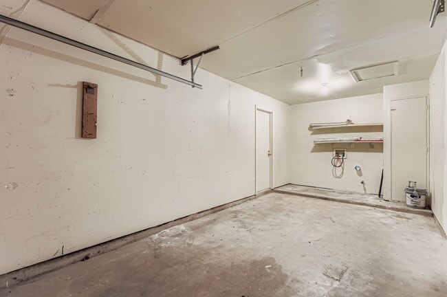 Building Photo - 1740 Rutland Dr