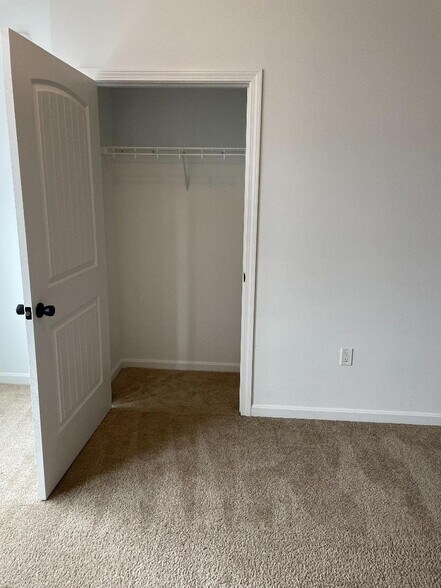 Building Photo - 8 Grove St