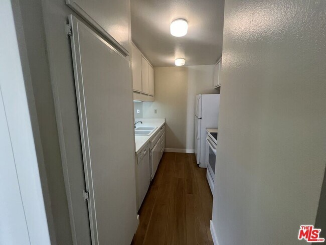 Building Photo - 28549 Conejo View Dr