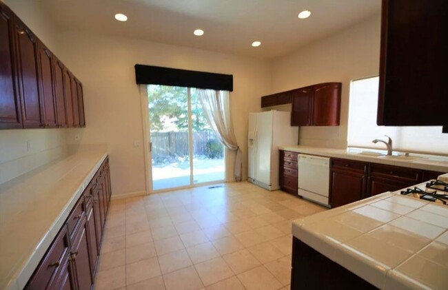 Building Photo - Pet Friendly 4 Bedroom Home Available in T...