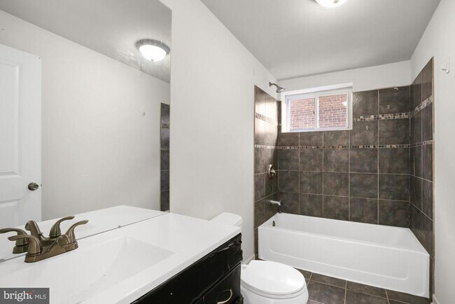 Building Photo - 1631 W Girard Ave
