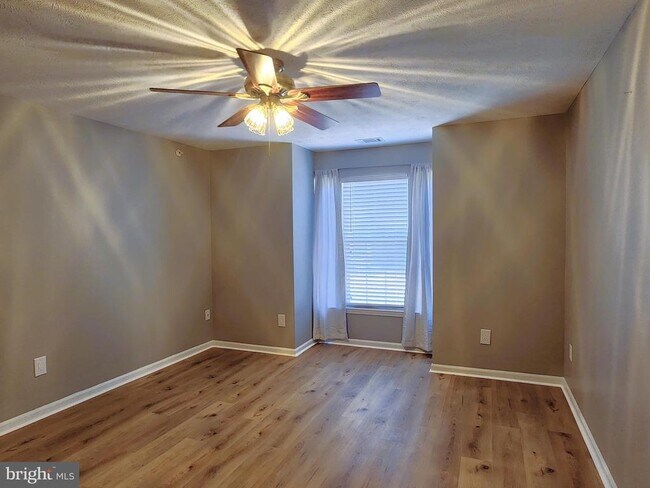 Building Photo - 16 Laurel Path Ct