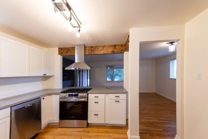 Building Photo - 2405 Pierce St