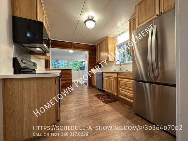 Building Photo - Remodeled 2 Bedroom Home - Available NOW!