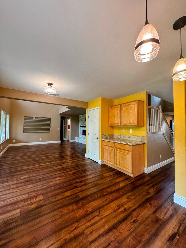 Building Photo - 477 Fisher Cir