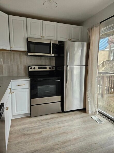 Building Photo - 44900 Bayview Dr