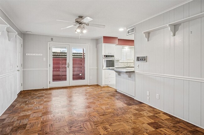 Building Photo - 6037 Sandhurst Ln