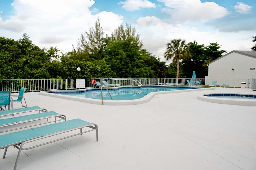 Building Photo - 19216 NE 25th Ave