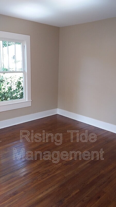 Building Photo - 123 Vines Ave