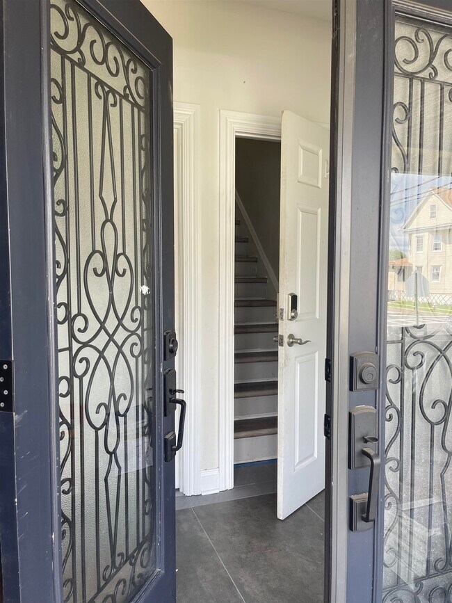 Building Photo - 125 Marsellus Pl