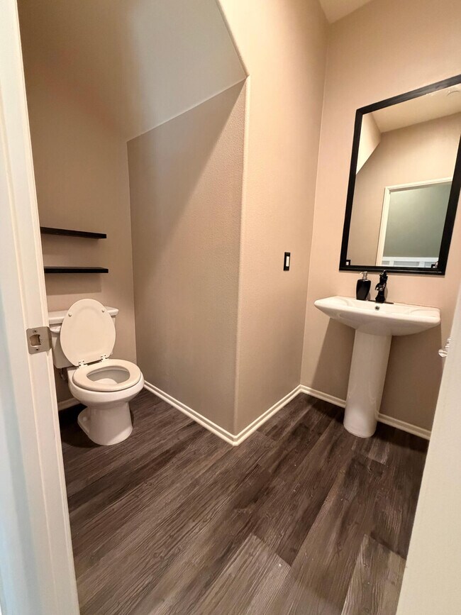 Building Photo - 5348 N Alumni Ln