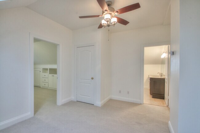 Building Photo - 4335 N Chapel Rd