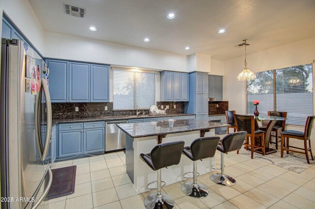 Building Photo - 218 E Sunburst Ln