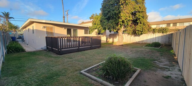 Building Photo - 3 Bed, 1.5 Bath House w/1-Car Garage & Fen...