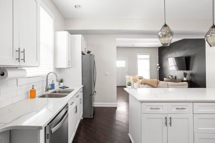 Building Photo - 341 Parkway Ave