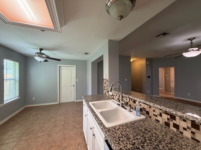 Building Photo - 6629 Kodiak Dr