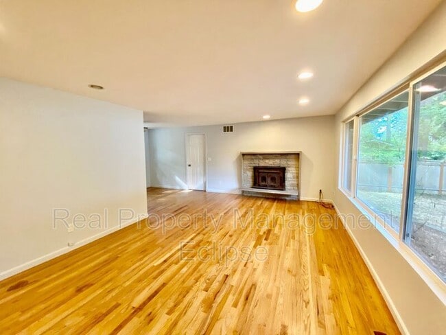 Building Photo - 1815 152nd Ave SE