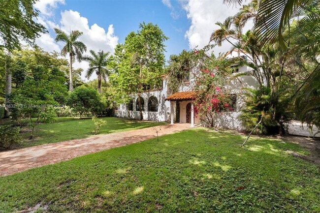 Building Photo - 1624 Granada Blvd