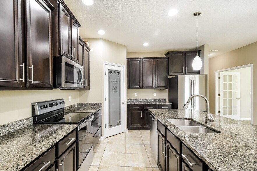 Building Photo - 918 Glendale Ln