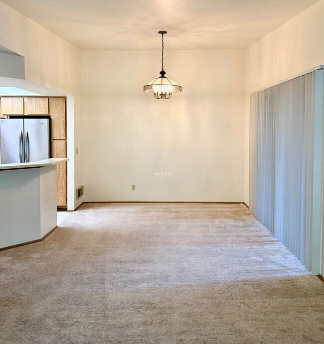 Building Photo - 1276 Bellevue Way NE