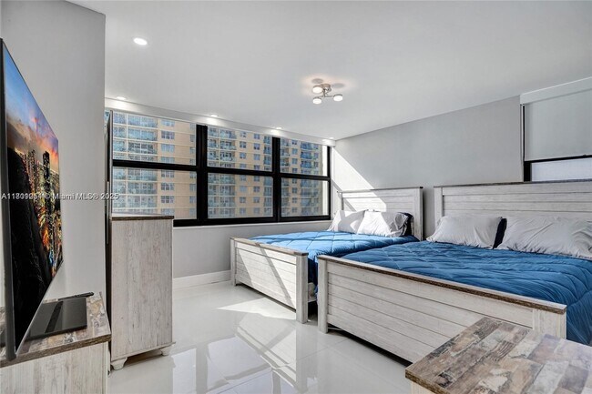 Building Photo - 2301 S Ocean Dr