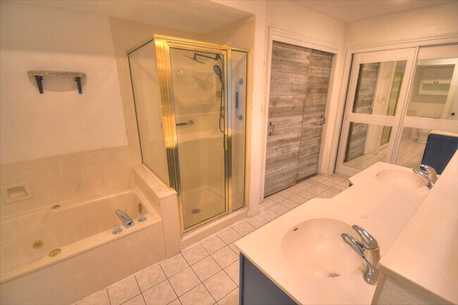 Building Photo - Live in the Foothills