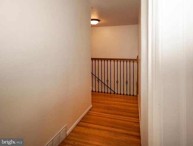 Building Photo - 10 Sherwood Ln