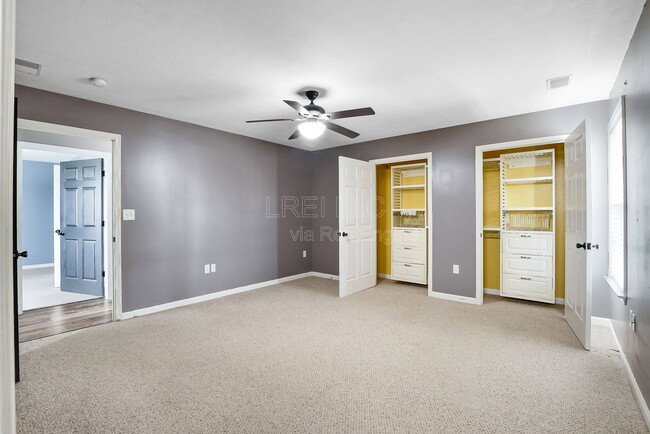 Building Photo - 697 Red Hill Rd