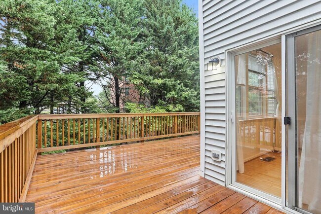 Building Photo - 20 Castle Garden Ct