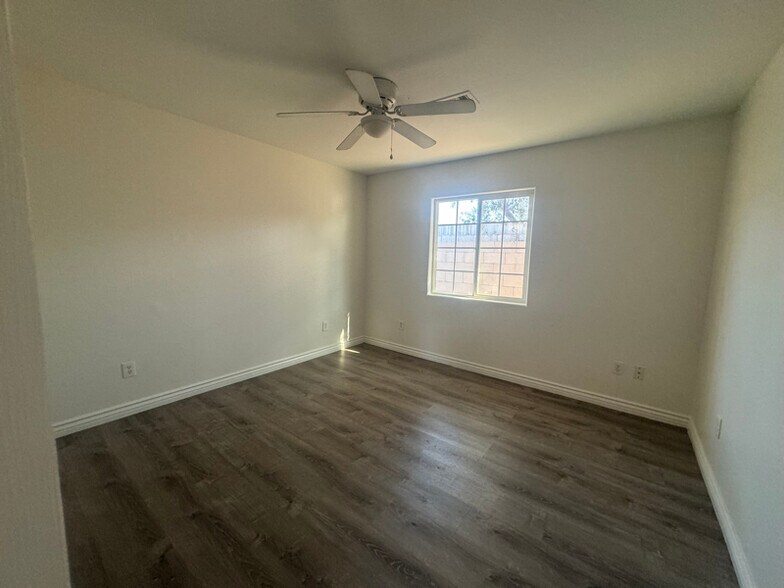 Building Photo - 2702 E Juniper Ave