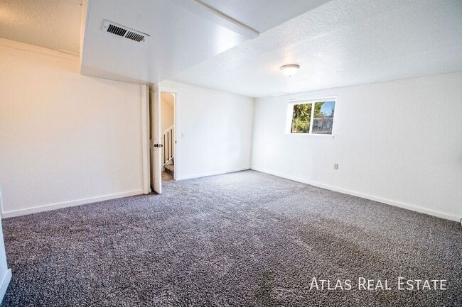 Building Photo - 2001 W Caspian Pl