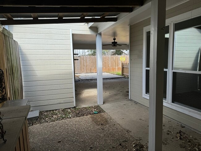 Building Photo - 350 Meadow Crossing Dr