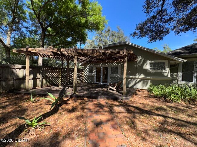 Building Photo - 190 Hidden Hills Dr