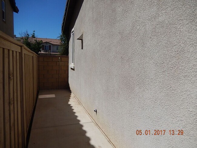 Building Photo - Two story, 2750 Sq Ft home with three car ...