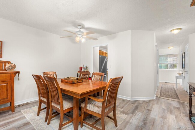 Building Photo - 702 Somerset Knoll