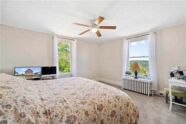 Building Photo - Breathtaking City Views – 3 Bedroom Home Minutes from Downtown!