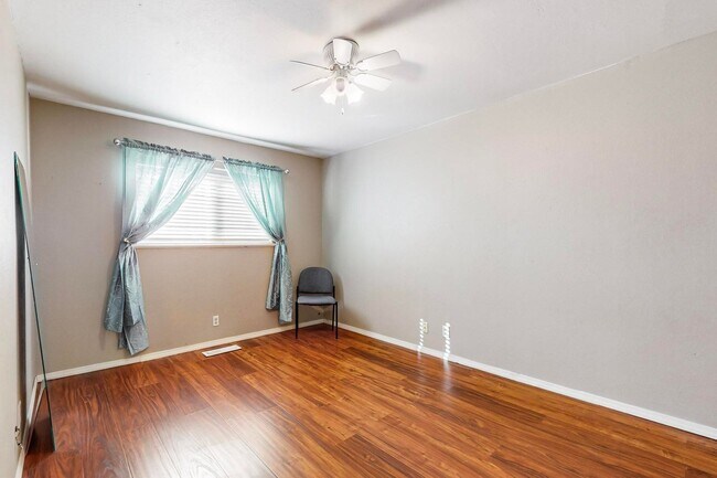 Building Photo - LOMAS/JUAN TABO 3 Bedroom 2 Bath 1/CG