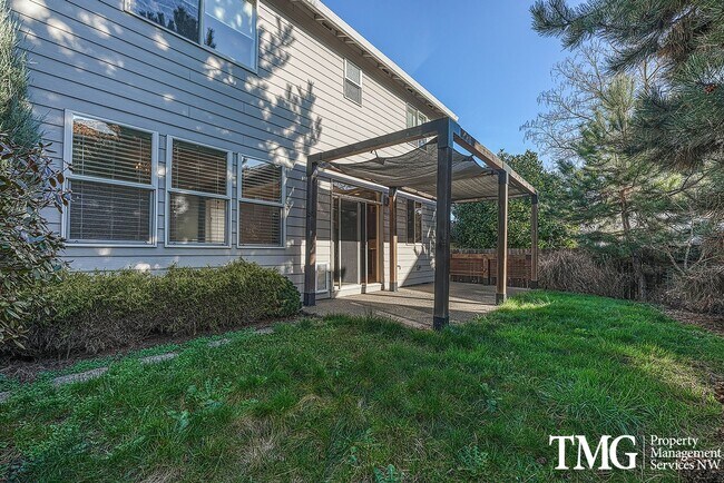 Building Photo - Stylish Beaverton Home with Built-ins, Open Layout & Private Backyard