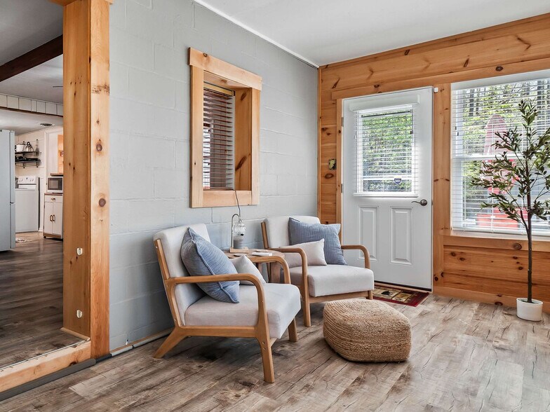 Building Photo - 7268 Leafygreen St