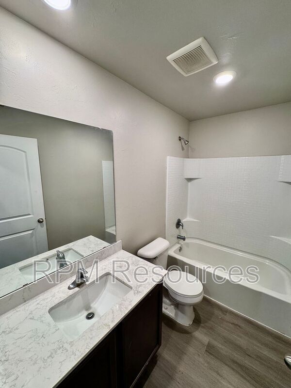 Building Photo - 1609 Burgundy Dr