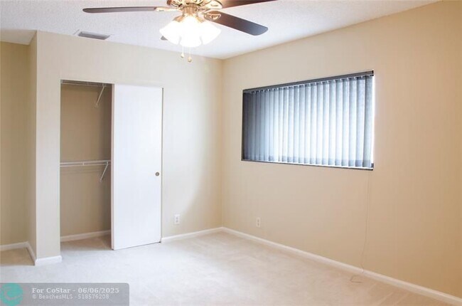 Building Photo - 8638 Eagle Run Dr