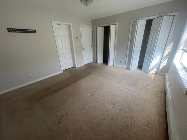 Building Photo - 707 Ridge Rd