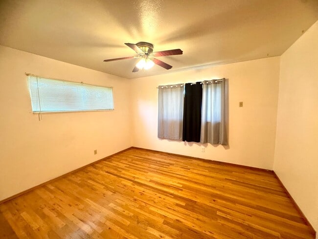 Building Photo - 4 Bedroom
