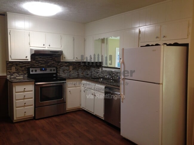 Building Photo - 695 Georgia Ave